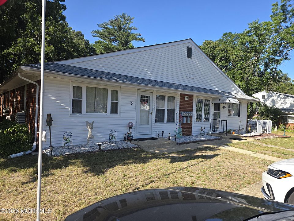 1st image of 210 D Laurel Place