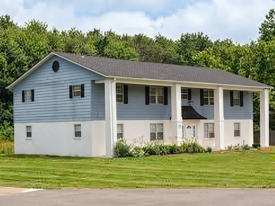 15 Estate Dr #1
