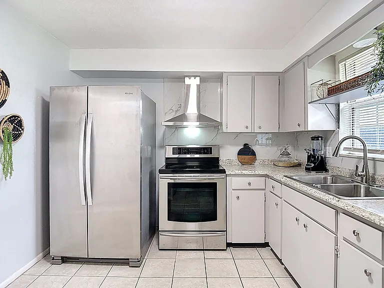 220 SE Jefferson Cir N — Photo 15