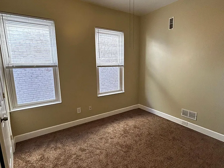 409 E 6th St #2 — Photo 10