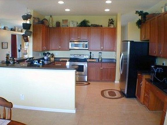 Large Eat-in Kitchen