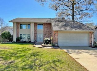 1729 Lake Christopher Dr, Virginia Beach, VA 23464