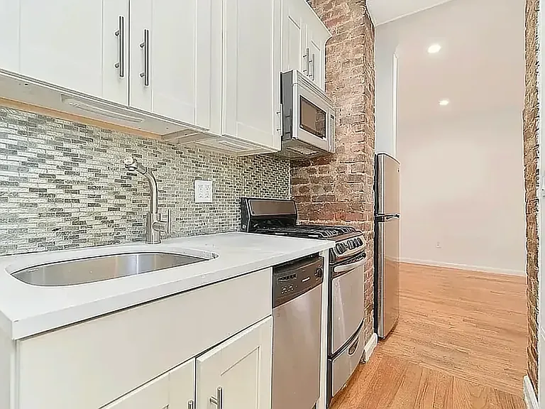 157 Suffolk St #205 — Photo 2