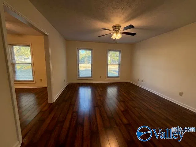 3 bed, 2.0 bath, 1309 sqft, $1,650 — Photo 4