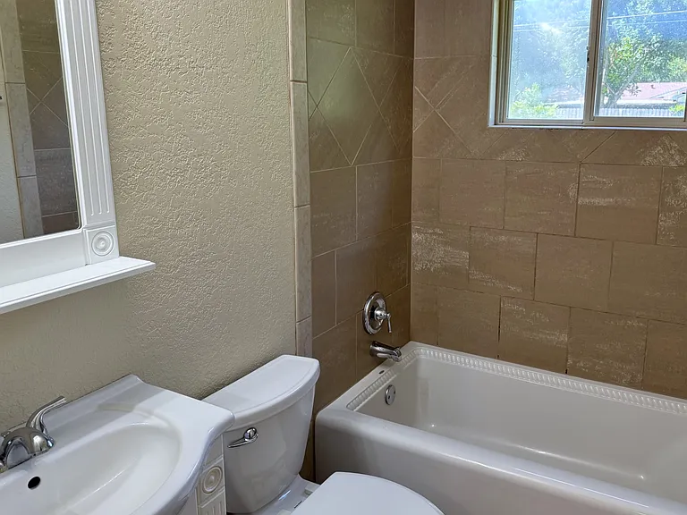 635 Pine St — Photo 14