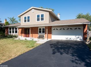 1493 Wm Clifford Ln, Elk Grove Village, IL 60007