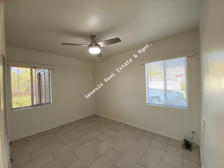 2803 E Lee St — Photo 17