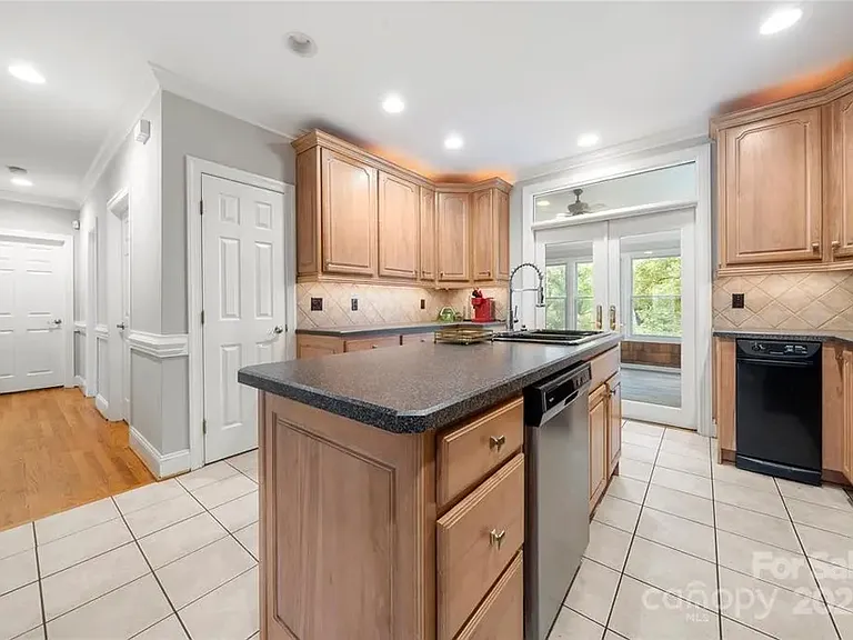 2545 Rea Rd — Photo 30