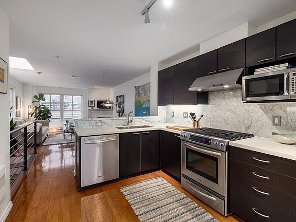 4th image of 678 W 7th Ave #316