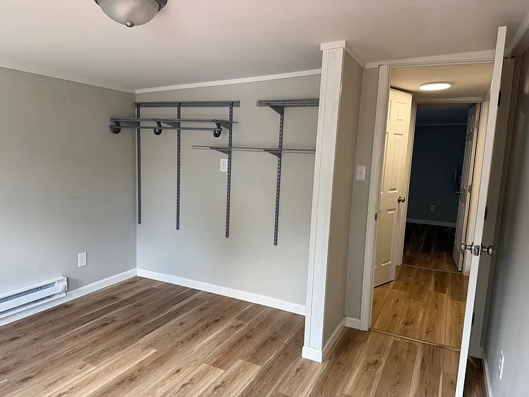 43 6th Ave — Photo 3