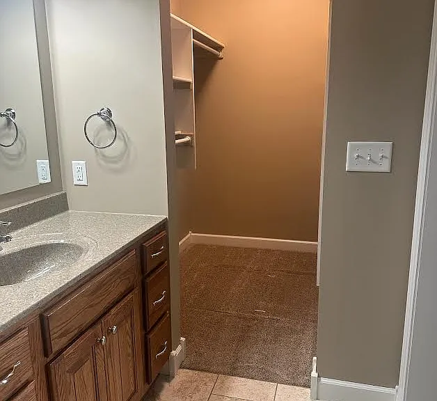 Master Bathroom & walk in closet
