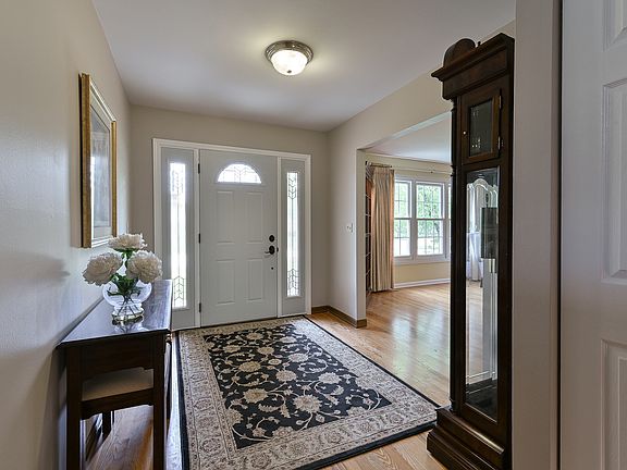 3rd image of 2328 Richmond Dr