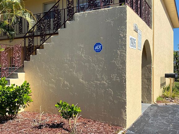 3rd image of 1905 Winkler Ave APT 5