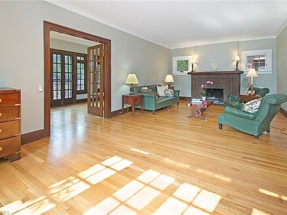 4th image of 2440 Demington Dr
