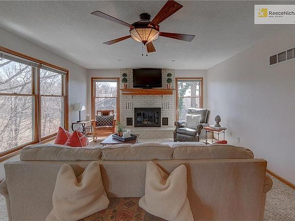 2nd image of 907 Wildbriar Dr