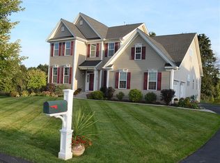 8 Sandlewood Cir, Hopewell Junction, NY 12533