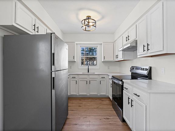 3rd image of 1812-1826 Albany St #1820