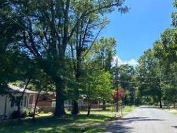 Exterior Neighborhood (street photo)