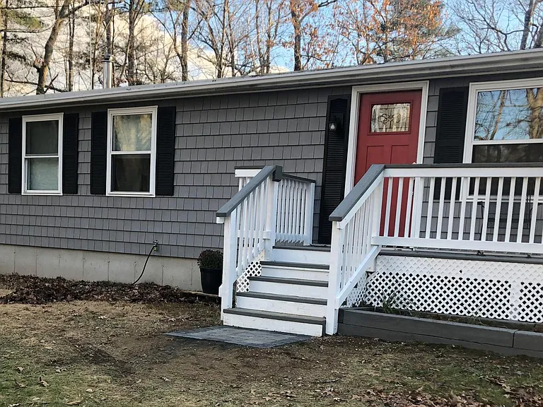 57 Batchelder Rd — Photo 2