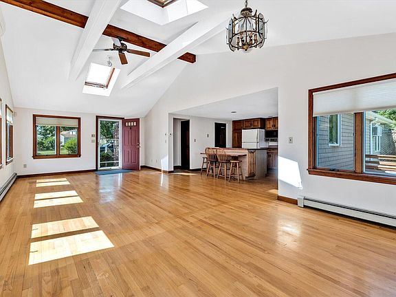 4th image of 18 Clearview Avenue