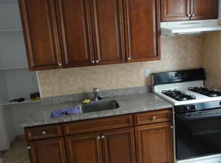 2450 27th St, Astoria, NY 11102