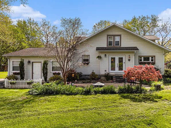 22128 Bell Rd, New Boston, MI 48164