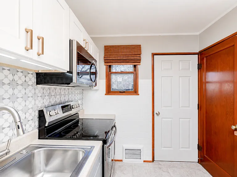 7032 Parkwood St — Photo 8
