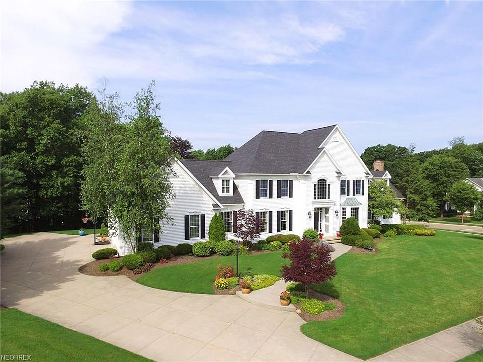 1st image of 2716 Carriage Hill Dr