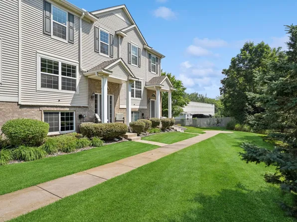 933 Ledgestone Dr, Mahtomedi, MN 55115