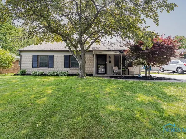 165 Lexington Ave, Waterville, OH 43566