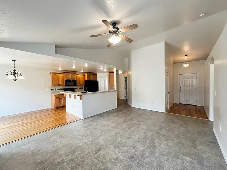 4759 E Tanoak Dr — Photo 8