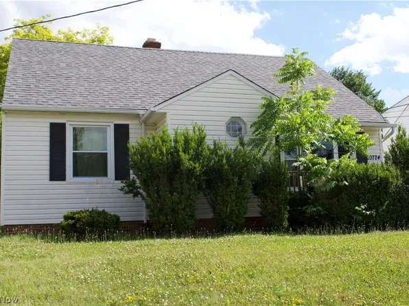 20724 Applegate Rd, Maple Heights, OH 44137