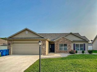 1511 Barrington Dr, Auburn, IN 46706