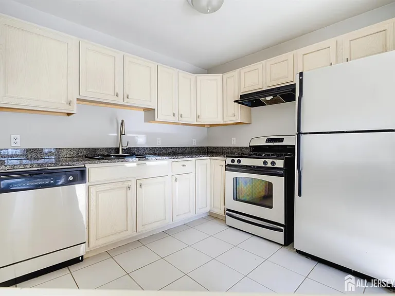 1054 Morning Glory Dr — Photo 8