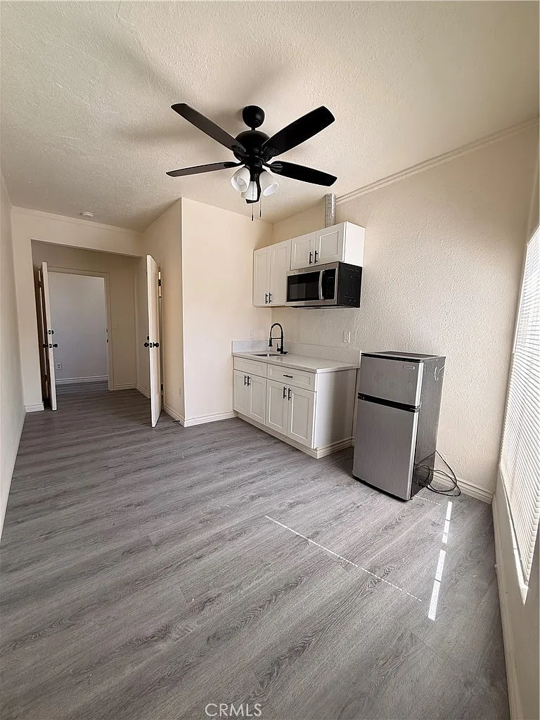 Studio, 300 sqft, $1,250 — Photo 1