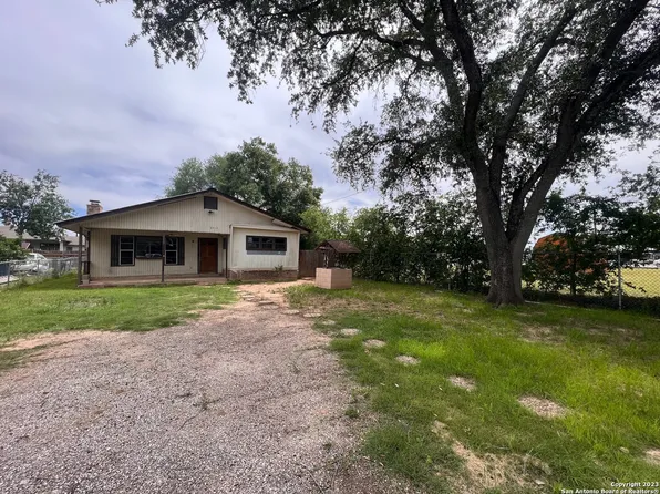 8010 E 6th St, Somerset, TX 78069