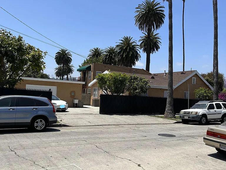 2800 S Mansfield Ave — Photo 8