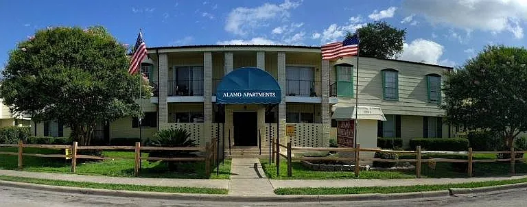 Alamo Apartments — Photo 3