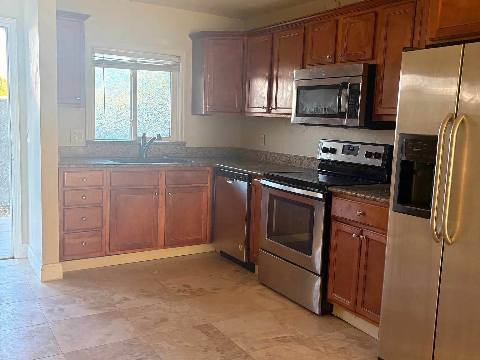 2 bed, 900 sqft, $1,425 — Photo 2