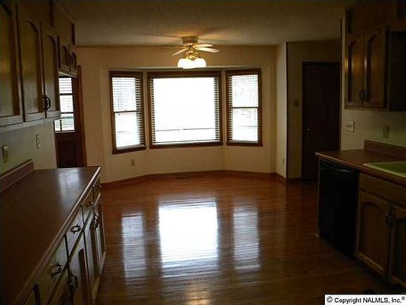 5th image of 382 Delynn Dr