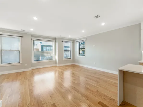 230 Griffith Street image 11 of 23