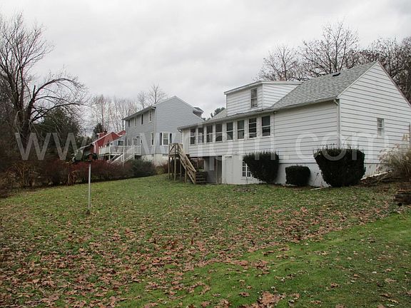 4th image of 20 Hillcrest Dr