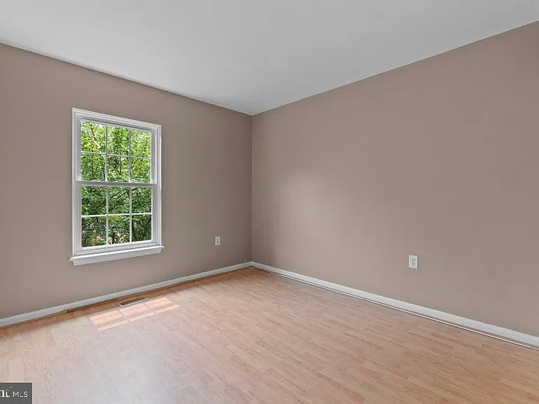 8 Wessex Ct — Photo 26