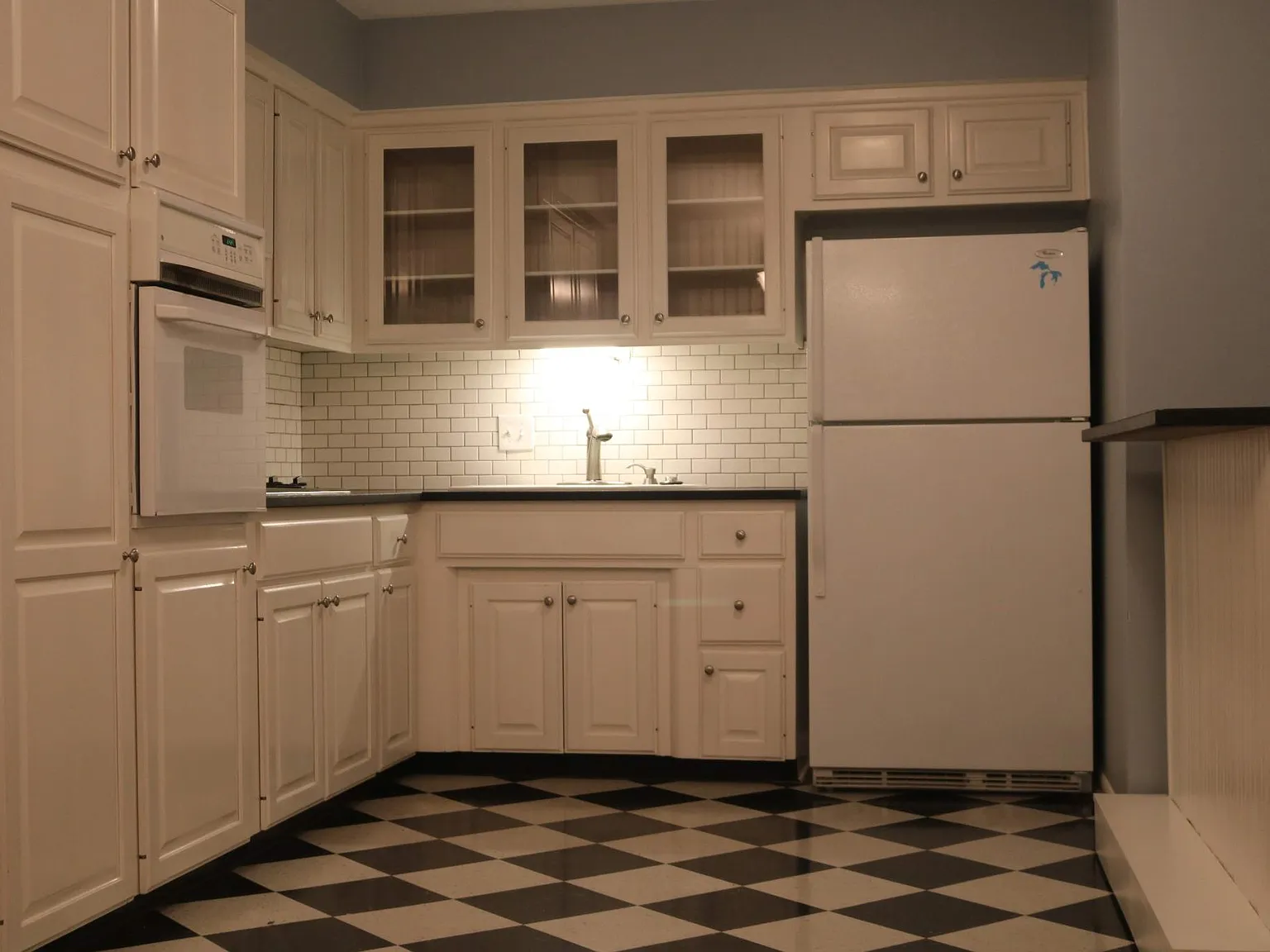 2 bed, 1.5 bath, 963 sqft, $2,100 — Photo 2