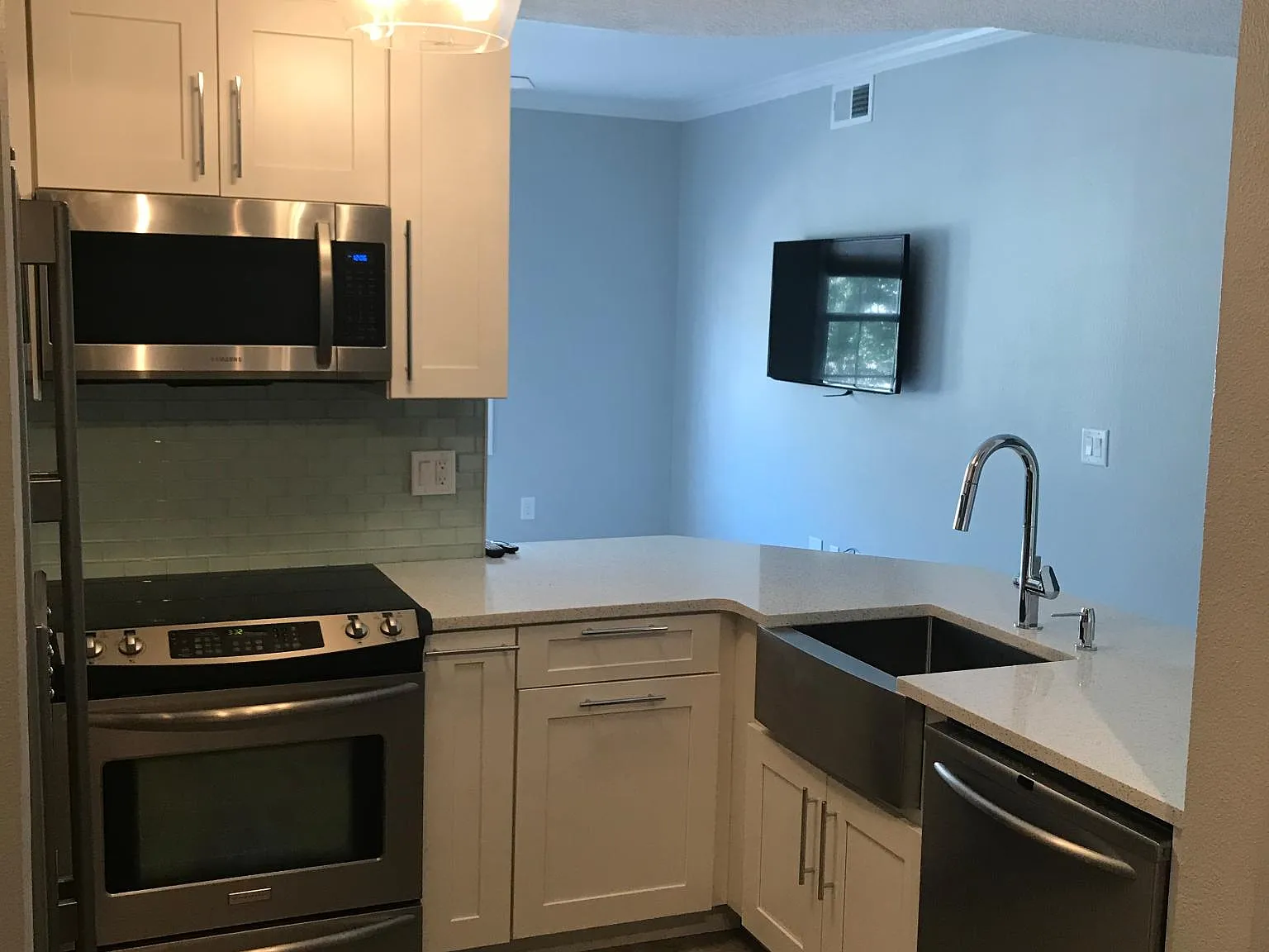 501 Knights Run Ave — Photo 2