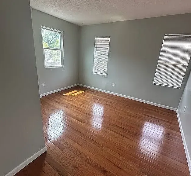 842 Congress Ave #3 — Photo 5