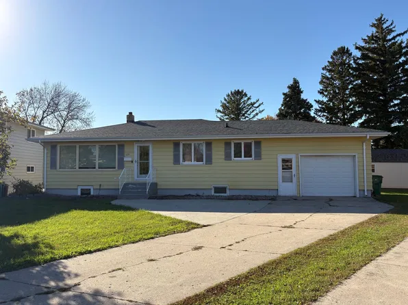 436 Cottonwood Ct, Wahpeton, ND 58075