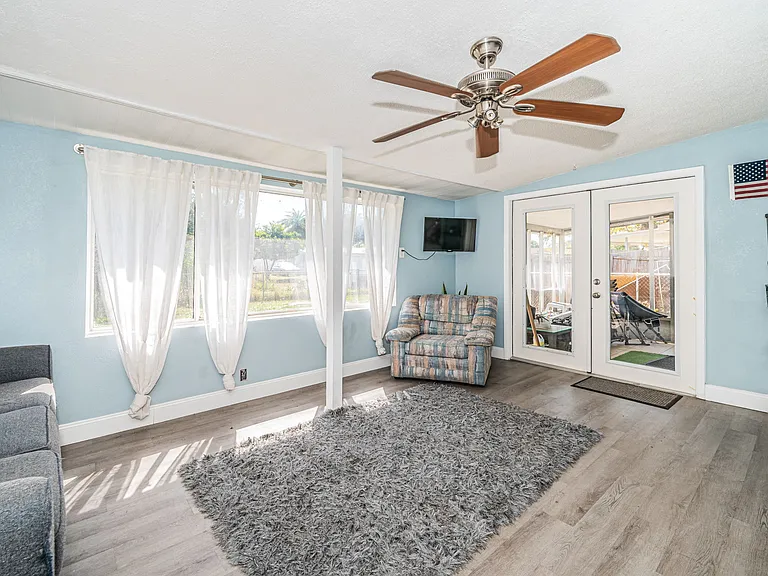 4424 Beacon Square Dr — Photo 25