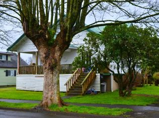 1412 4th St, Tillamook, OR 97141