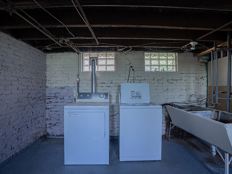 2348 S Kinnickinnic Ave — Photo 17